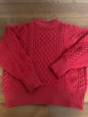 빨간색 케이블 니트 긴팔 스웨터