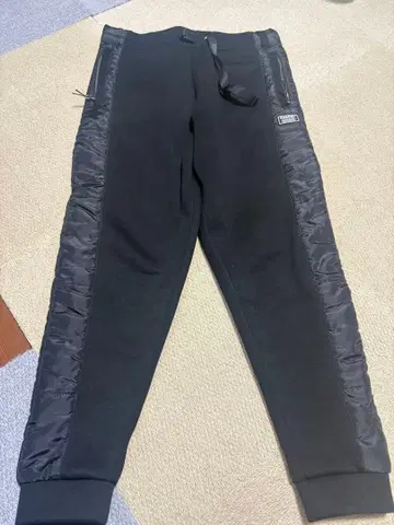 BANDEL 블랙 팬츠 사이드 지퍼 포함