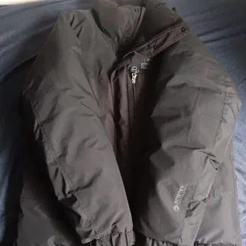 CHUMS 블랙 다운 자켓 GORE-TEX INFINIUM