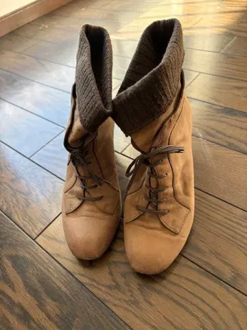 천연 가죽 베이지 스웨이드 레이스업 부츠