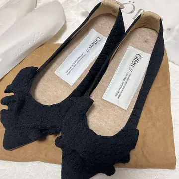 오펜 블랙 프릴 스틸레토