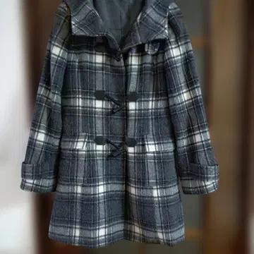 그레이와 화이트 체크 더플 코트