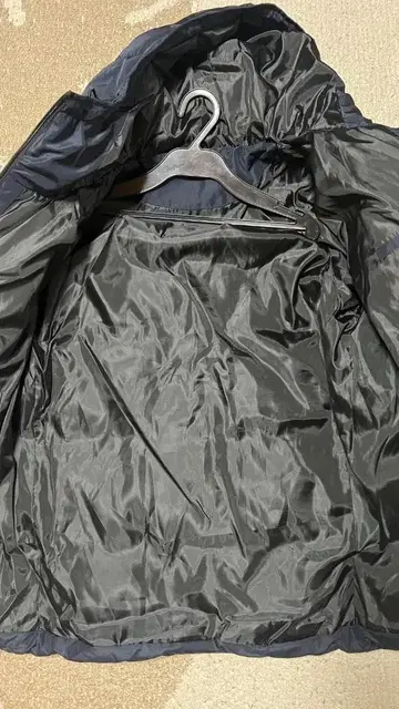 네이비 다운 자켓 후드 부착