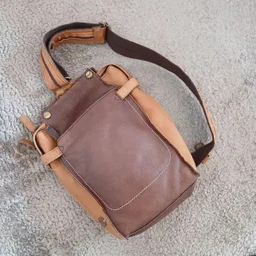 creed 가죽 바디백 브라운 베이지