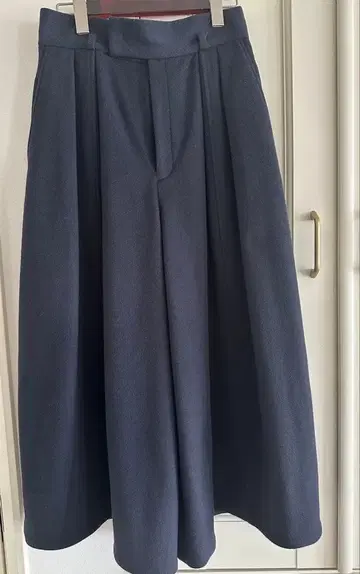 SHE 도쿄 네이비 플리츠 가우초 팬츠 벨트 포함