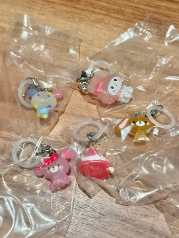 컴플리트 산리오 캐릭터즈 윳토 메지루시 액세서리 가챠