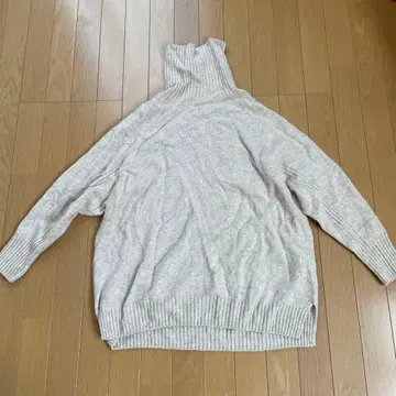 사라웨어 터틀넥 니트