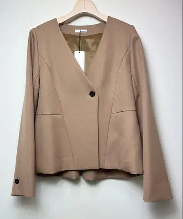 새상품 BEATRICE 베아트리스 노카라 자켓 25AW