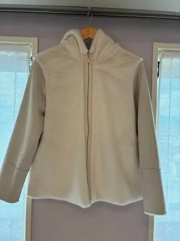 케유카 화이트 후드 부착 자켓