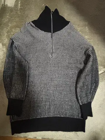 스트라이프 디자인 긴팔 니트 스웨터 사이즈 F