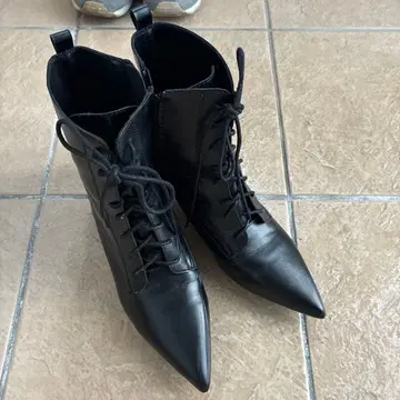 블랙 레이스업 스틸레토 부츠