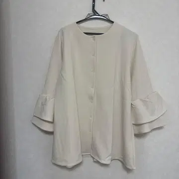 아이보리 플레어 슬리브 셔츠와 팬츠 세트