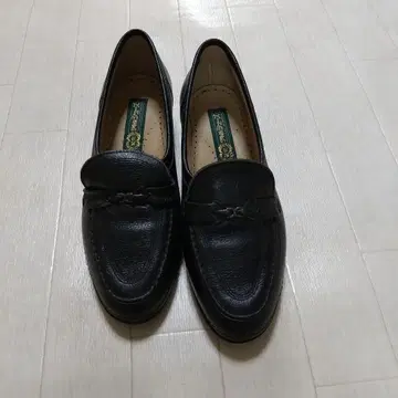 에나멜 블랙 로퍼 가죽