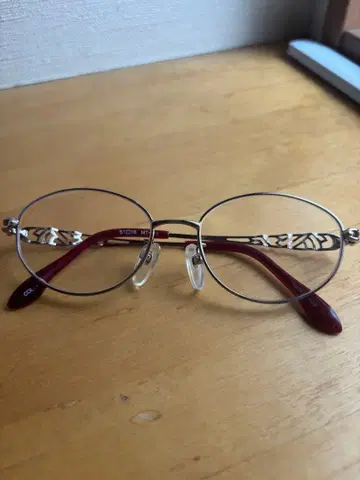 실버 오벌 프레임 리딩 글라스