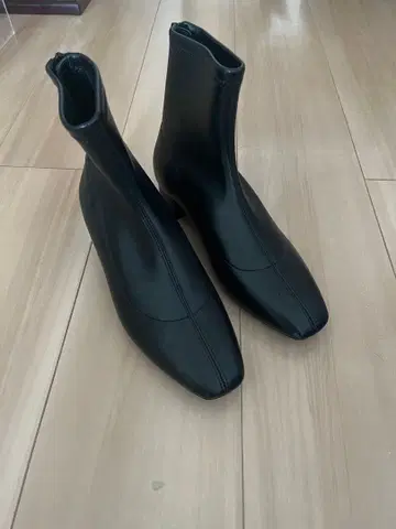 오데뜨 앤 오딜 숏부츠