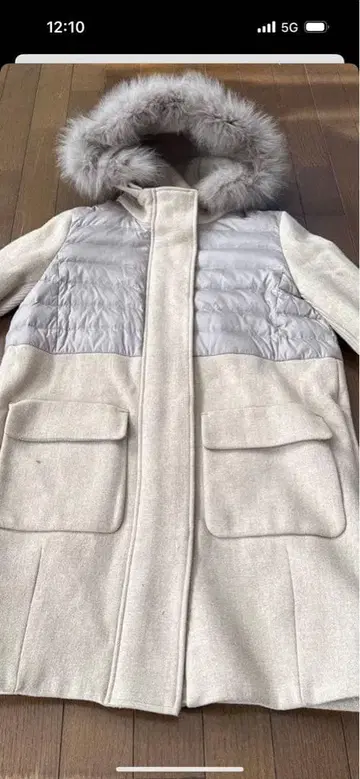 화이트 후드 부착 롱 코트