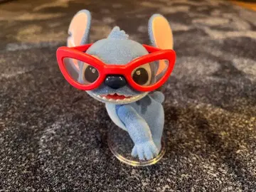 스티치 피규어 빨간색 안경 포함 약 10cm.