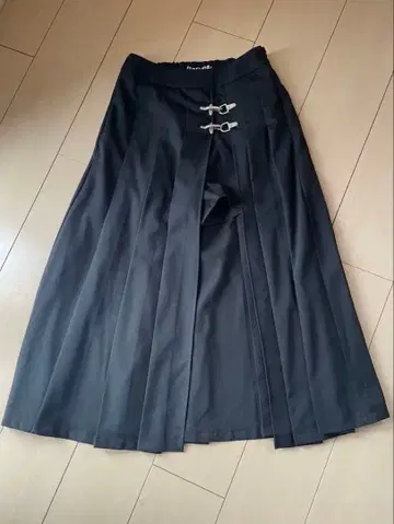 Rasvoa 파이어 버클 미디 스커트