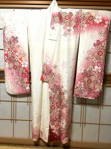 벚꽃 패턴 핑크와 화이트의 후리소데