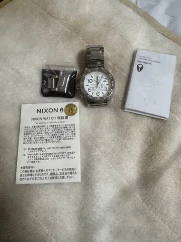 NIXON 크로노그래프 손목시계 실버