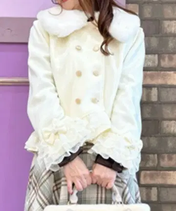 axes femme 밑단 레이스 숏코트 화이트