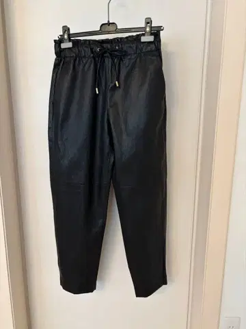 ZARA 인조 가죽 팬츠 사이즈 S