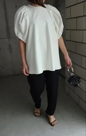 eLLA selectshop 퍼프 슬리브 셔츠 크림색 블라우스