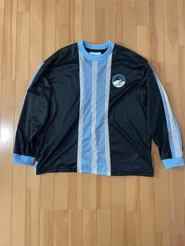 NOMATD 긴팔 상의 블랙/스카이블루