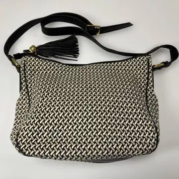 루치아노 포르넬리스 태슬 부착 숄더백 이탈리아제 뜨개질 디자인