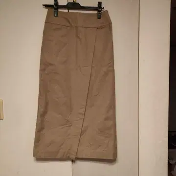 베이지 타이트 스커트 프론트 슬릿