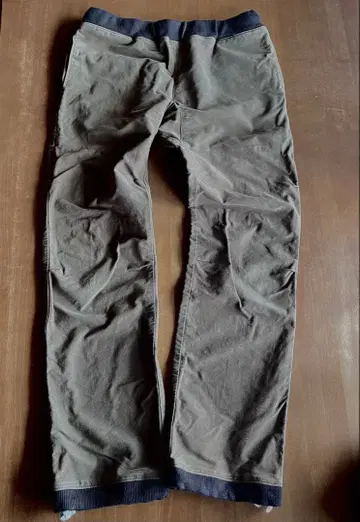 STUDIO ORIBE 스튜디오 오리베 페그 팬츠 카키