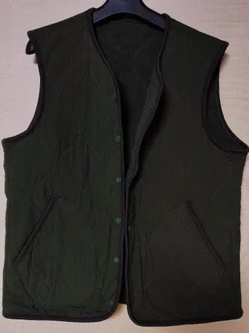다크 그린 퀼팅 베스트