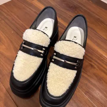 다이애나 DIANA 퍼 포함 블랙 로퍼