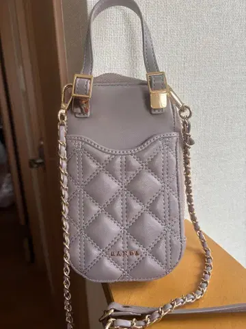 새상품 RANDA 퀼팅 스마트폰 숄더백 멀티 그레이지