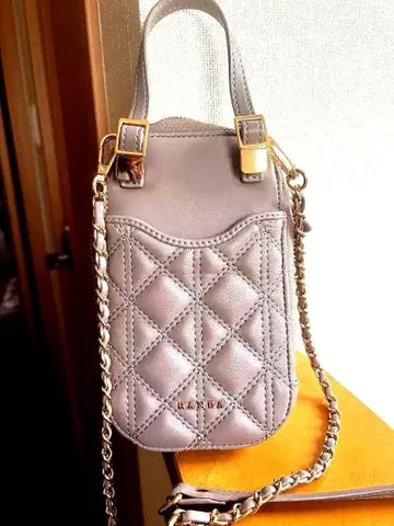 새상품 RANDA 퀼팅 스마트폰 숄더백 멀티 그레이지