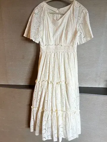 노엘라 아이보리 자수 롱 원피스