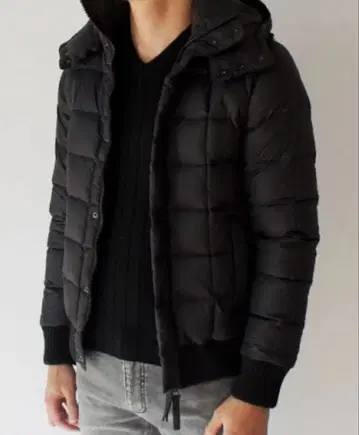 AKM x DUVETICA 블랙 다운 자켓 M