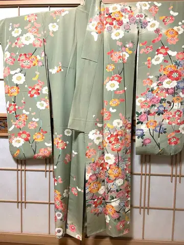 순수 실크, 유젠 연한 녹색 꽃무늬 후리소데