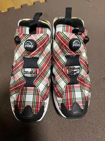 리복 더 펌프 체크 무늬 스니커즈