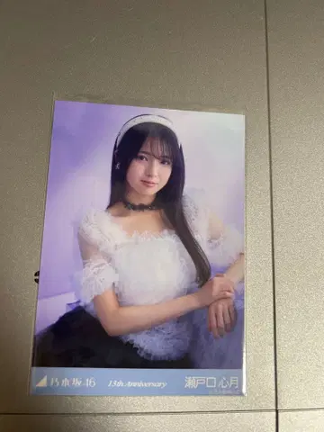 노기자카46 브로마이드 13th 기념일 세토구치 코코츠 앉은 히키