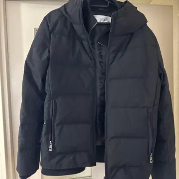AKM 블랙 다운 자켓