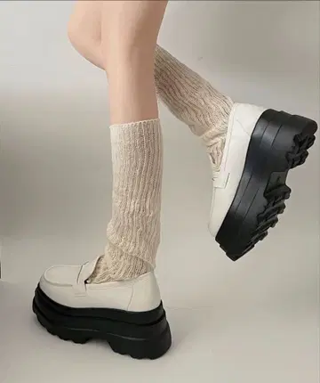 컨디션 최상 통굽 트리플 밑창 볼륨 코인 로퍼 화이트