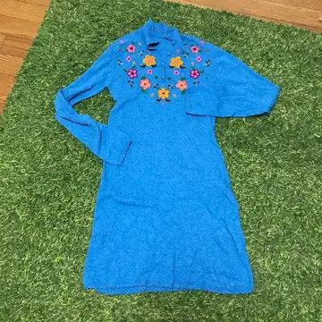 쇼와 레트로 꽃무늬 자수 긴팔 니트 원피스 파랑