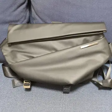 NIID URBANATURE R1 슬링백 블랙