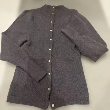 IENA 그레이 버튼 부착 긴팔 니트 스웨터