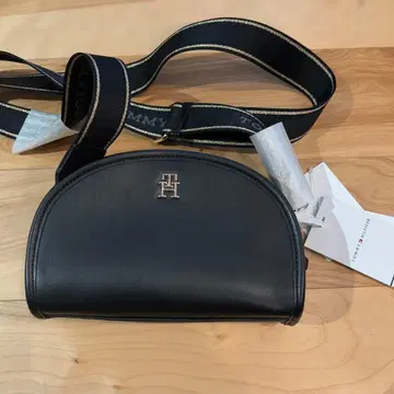 TOMMY 하프문 숄더백