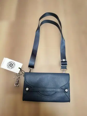 다크 블루 사코슈 합성 피혁