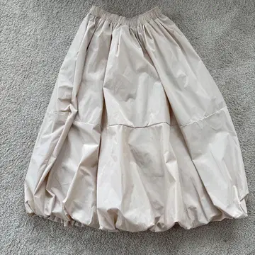 Deux Amour 베이지 플레어 스커트 벌룬 스커트