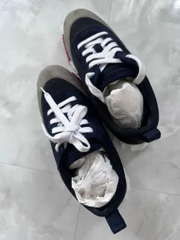 네이비/그레이 스웨이드 스니커즈