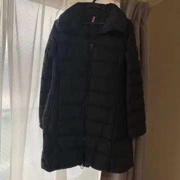 TATRAS 블랙 다운 자켓 후드 부착